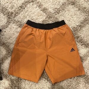 ADIDAS MENS SHORTS SIZE MEDIUM